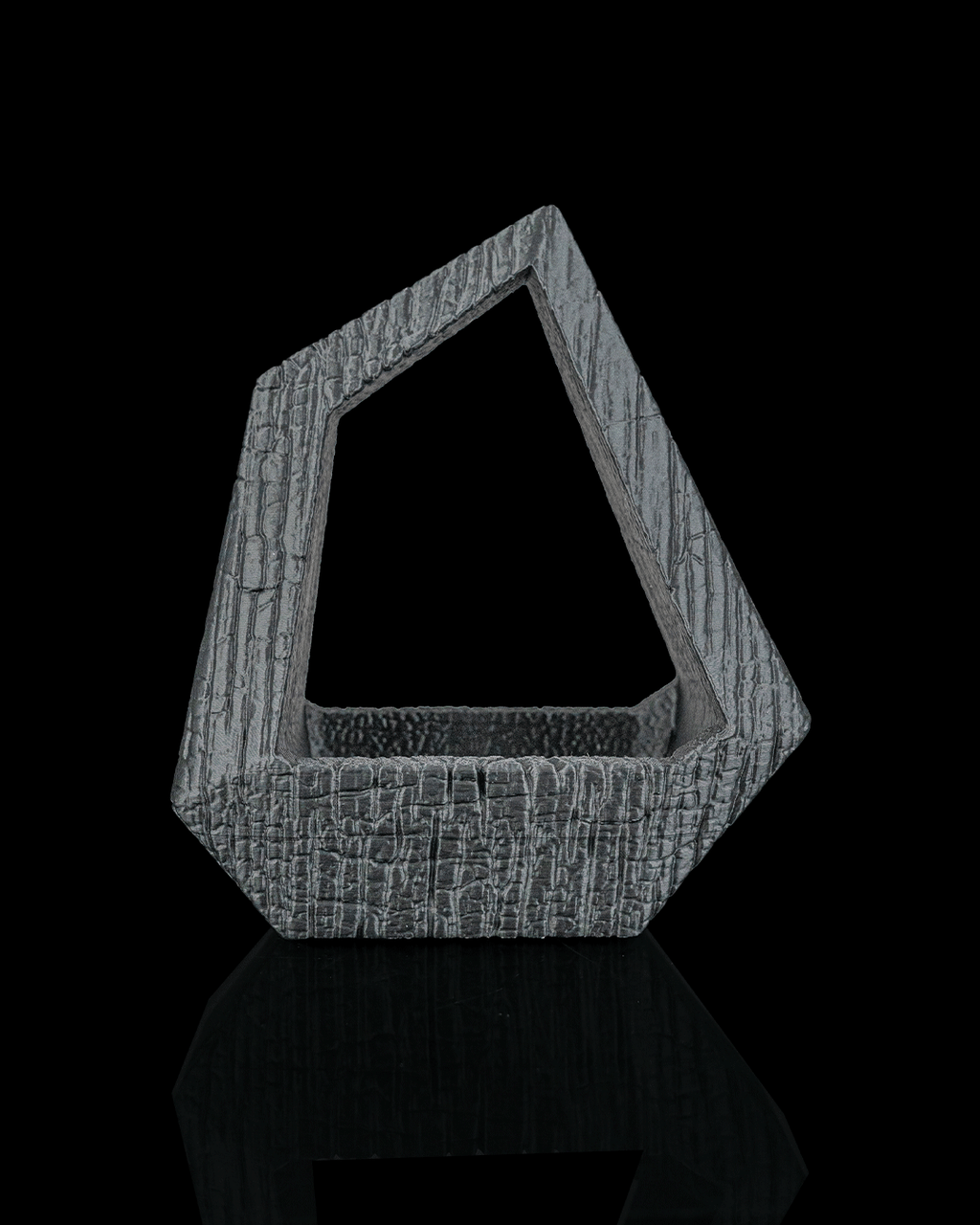 Obsidian Frame – Self-Watering Planter