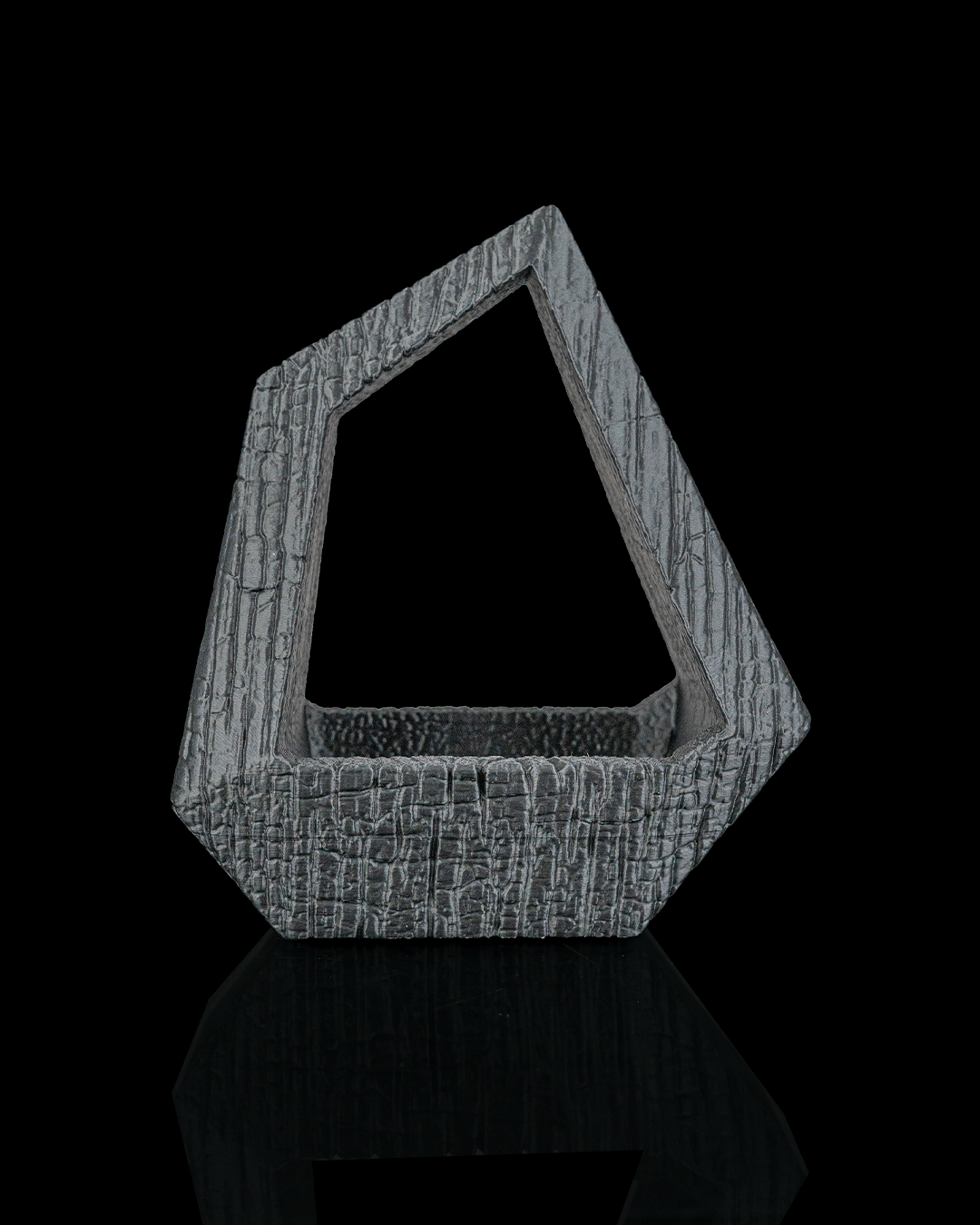 Obsidian Frame – Self-Watering Planter